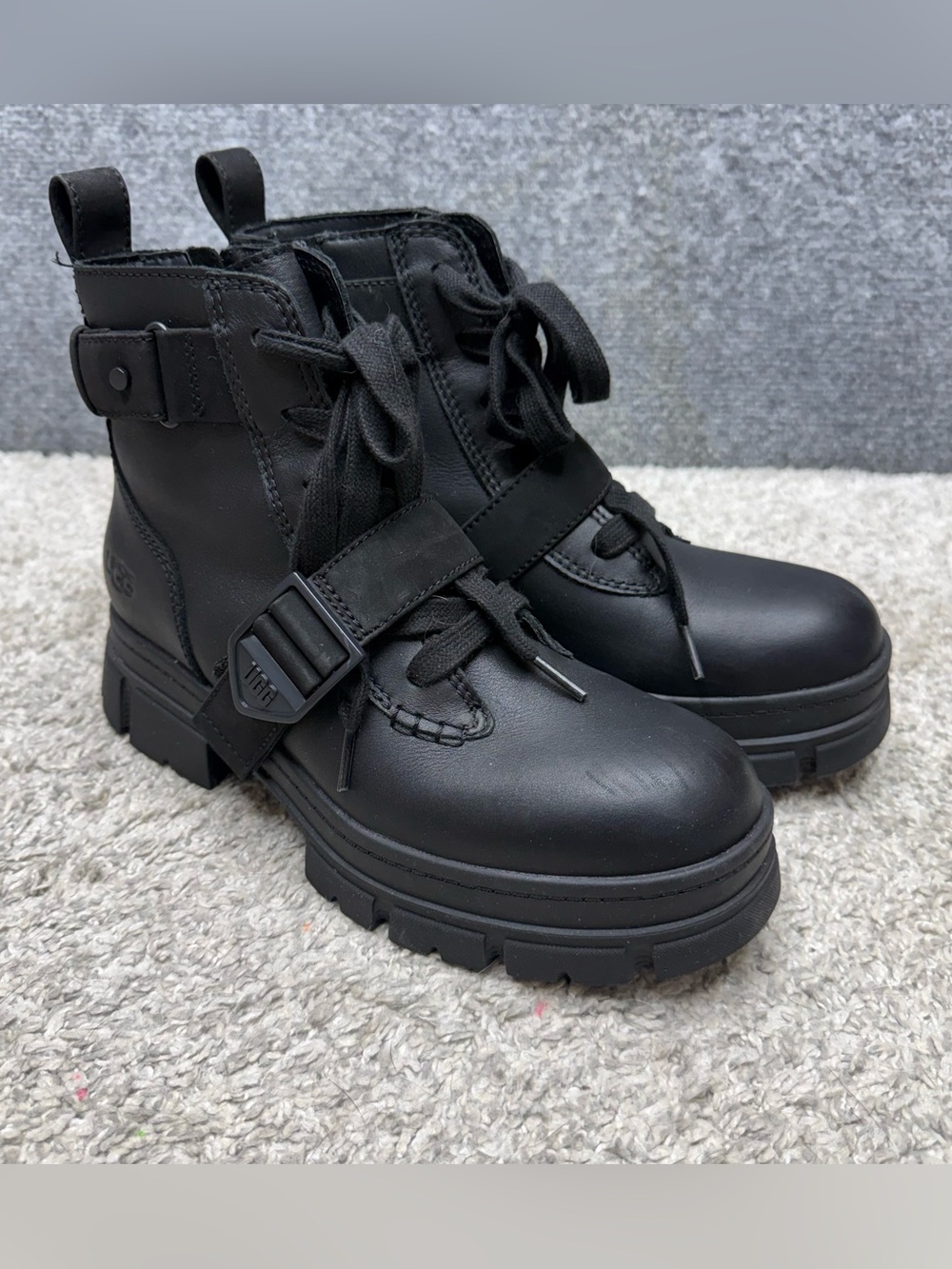 Ugg Combat Ashton Lace Up Women’s Boots Size 8 Leather Buckle Zip Ankle Lug Sole